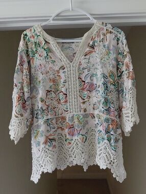 Democracy White Floral Crochet-Trim Peasant Blouse